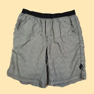 PraNa Men's Plaid Sage Green Gray Stretch Shorts Size Large / Gorpcore Summer